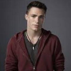 Roy Harper เพื่อนร่วมก๊วนเด็กมีปัญหาและเรียนที่เดียวกันกับ Jason Todd @JasonBadguy (Another Universe)