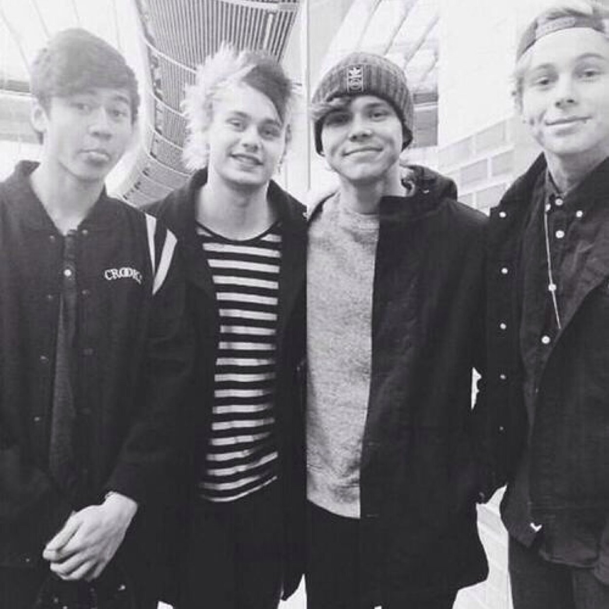 Hope you get your sunshines follow (: Please folllw @limonlouis