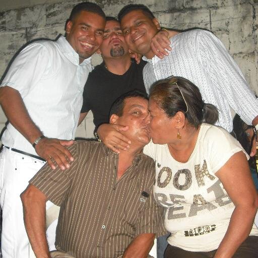AMO A MI PATRIA T.S.U ELECTRONICA IND. TRABAJADOR LUCHADOR AMO EL MEDIO TELEVISIVO EL FILM NACIONAL Y AMO A TODA MI GENTE LATINA