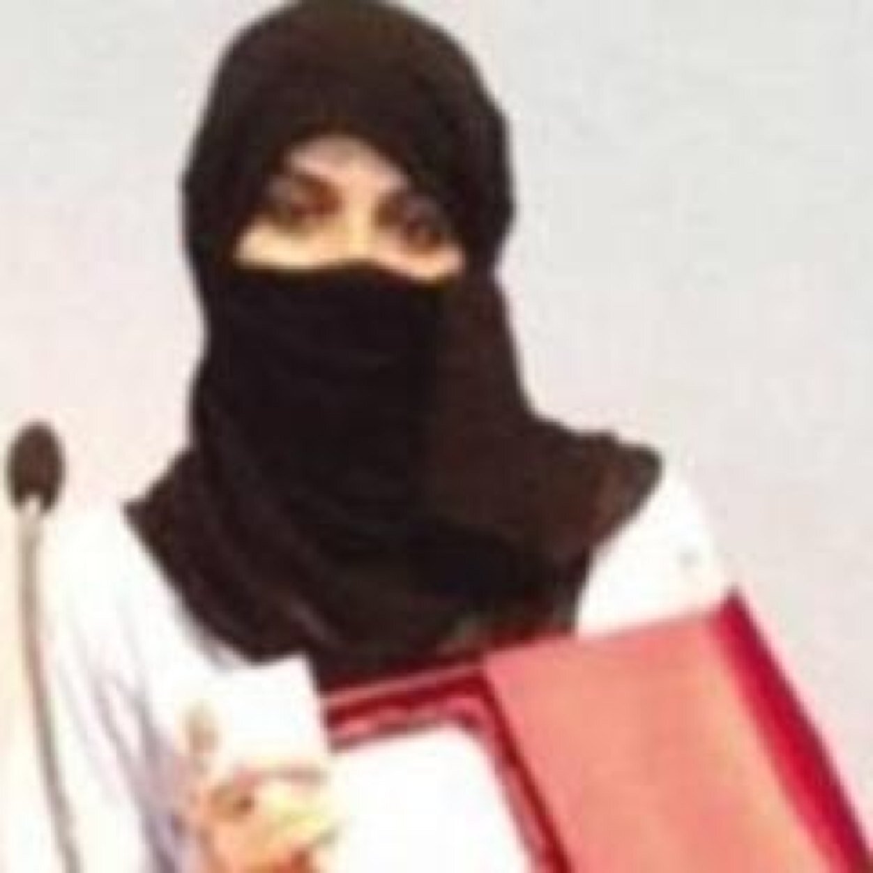 طالبة طب 21 سنه | راغبة جديّا بالزواج من شخص حر | يهمني المنصب والمكانه الاجتماعيه والشكل من متوسط لجميل | اذا كنت حر follow me . #تحرر #حر #دياثه #زواج