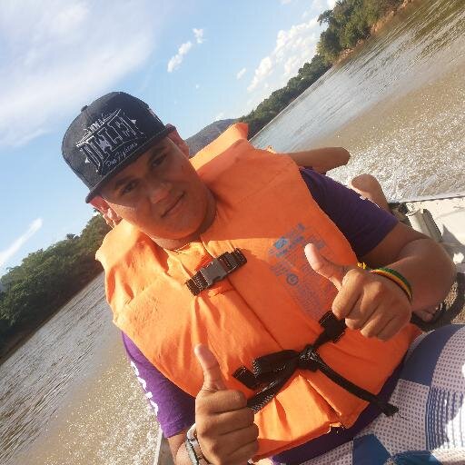 Quando tem que acontecer, simplesmente acontece. Não espere nada, não crie expectativas.