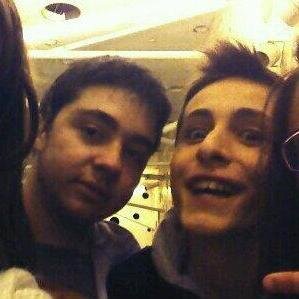 4 amigos hacen canal en youtube :D https://t.co/cPOjRsTM0q