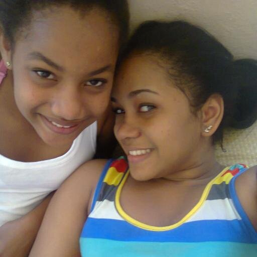 soy Feliz amante a la musica´´´´ y al estilo estudio.... mi hermana .. @keilaseverino mi facebook.... Karla pretty y Me Gusta One Direction