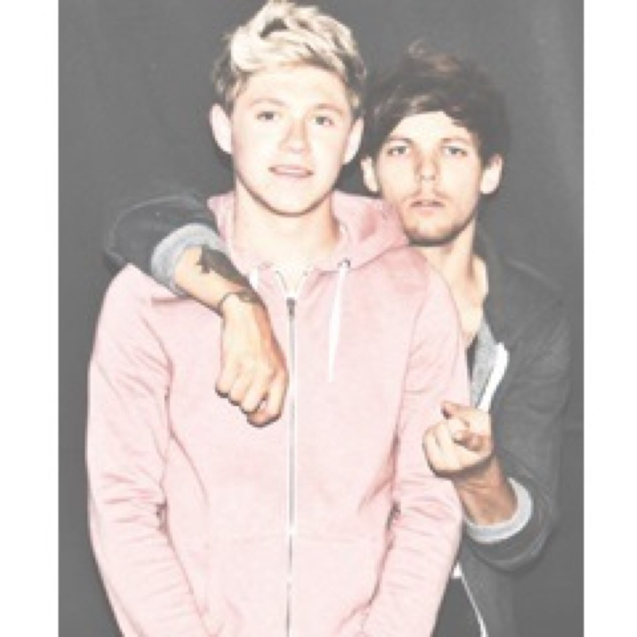 follow @tomlinsonspunk , i'll follow back !! (: ilysm beautiful stay strong and smile