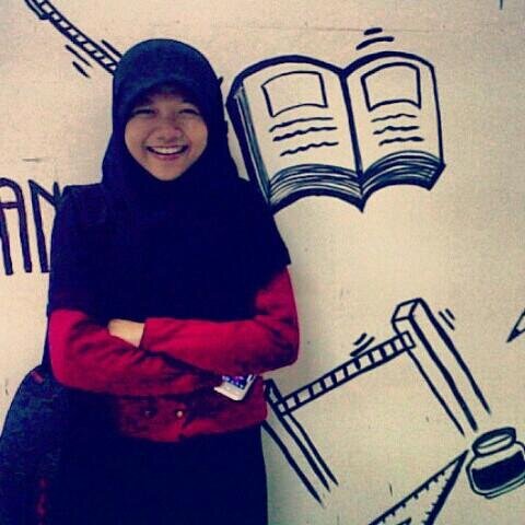 Librarian @purnomoycenter | 
Library and information science, Universitas Indonesia '12 @jipui2012 @imasip_research | @BEMFIBUI