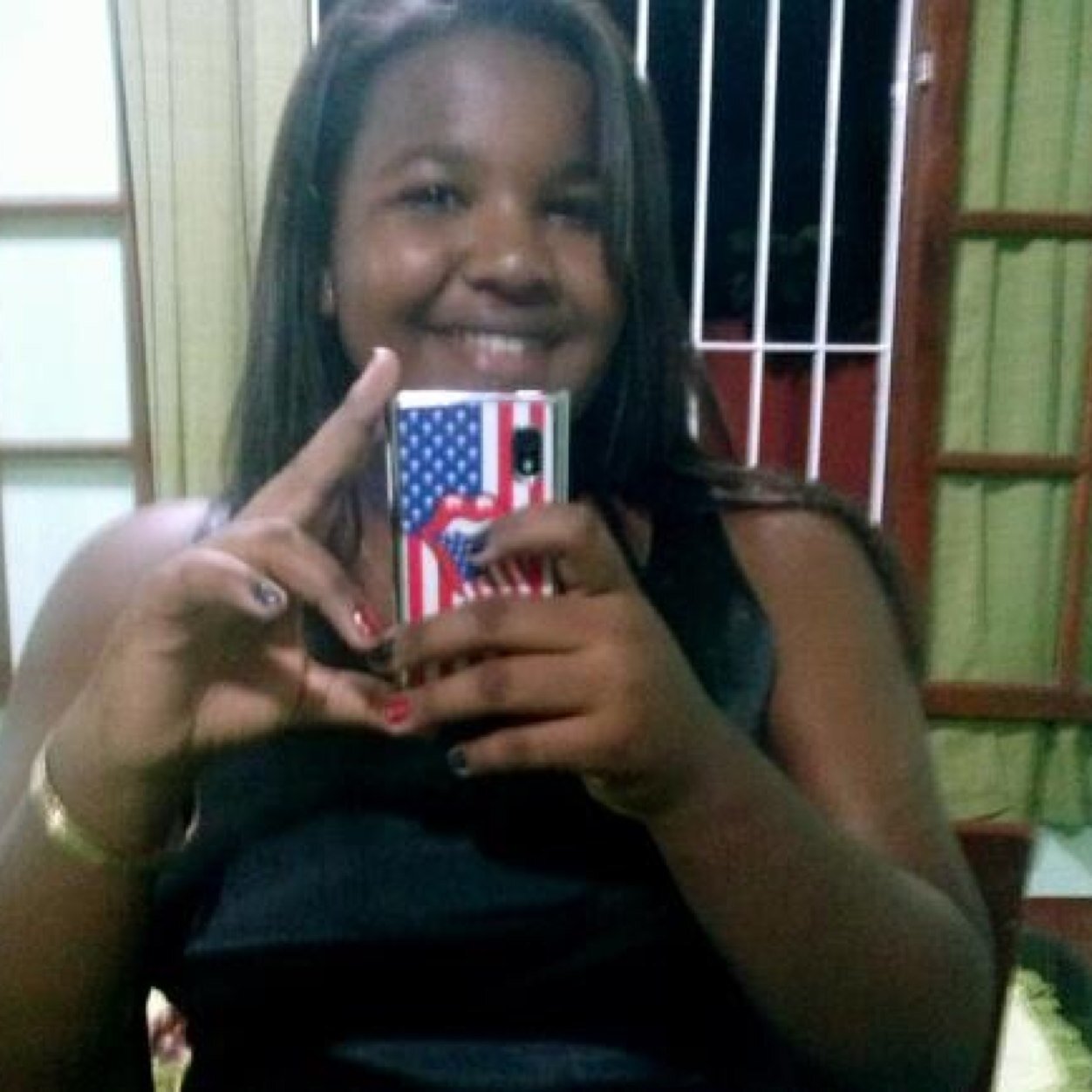 Brazilian, 16 years.
Fallen in love for books.