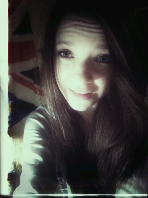 ChloeLblc's profile picture. Aimer quelqu'un qui ne t'aime pas en retour, c'est comme attendre un bateau à l’aéroport.. Zayn Malik♥