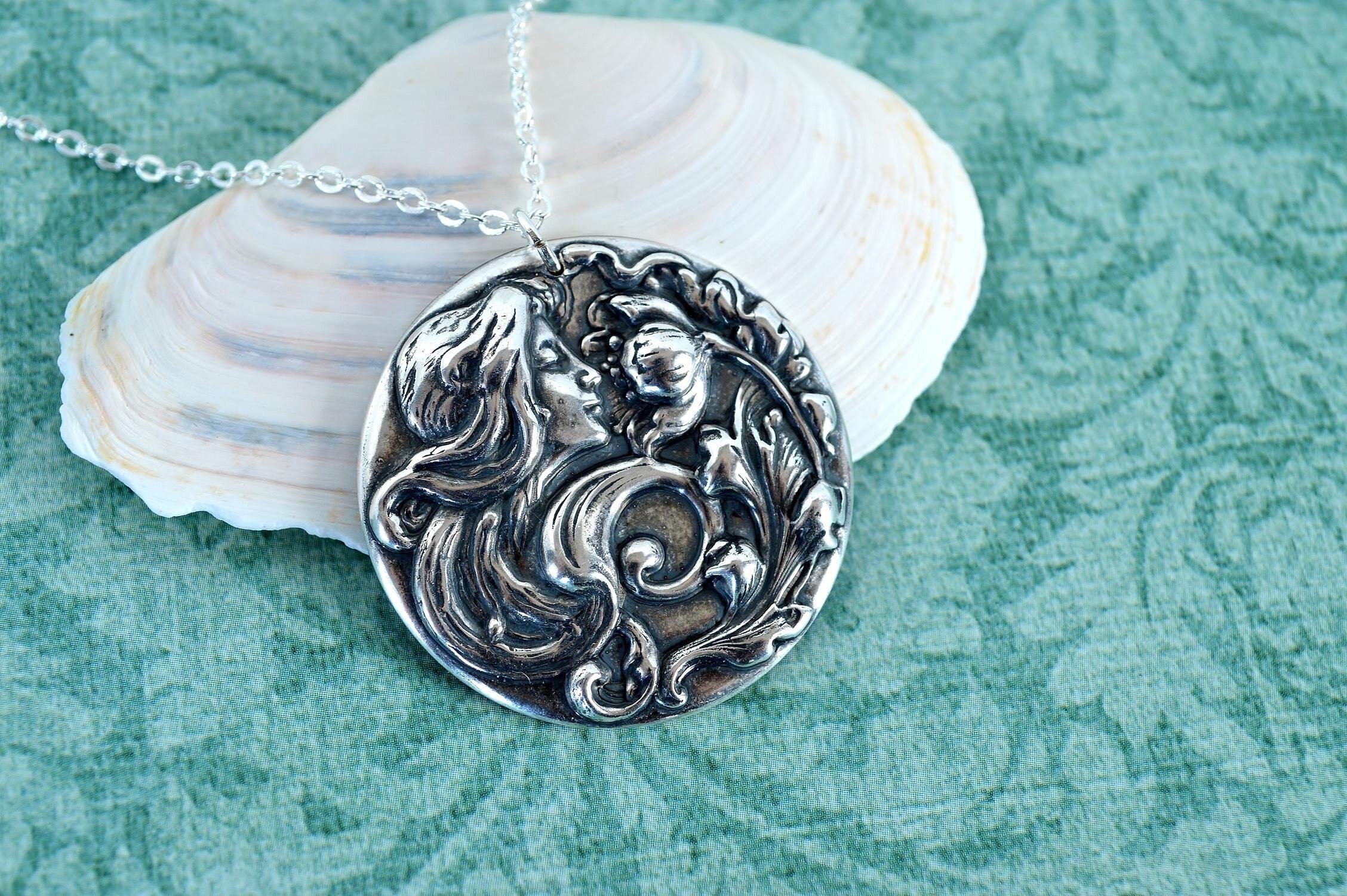 Vintage style jewelry maker, animal and nature lover.