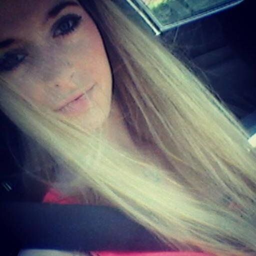 instagram ; kimbrandx  / in love with the most perfect boy in the world @dylan0341  / schoonheidsspecialiste student.
