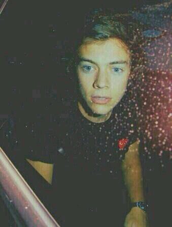 Follow @OhLookItsHarryy and ask for a follow back love you xx