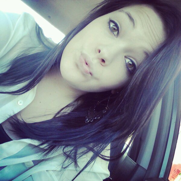 Tha names Katie(:  Livin life one day at a time.Just your average girl, but a lot crazier! Don't judge me before you even know mee. (: