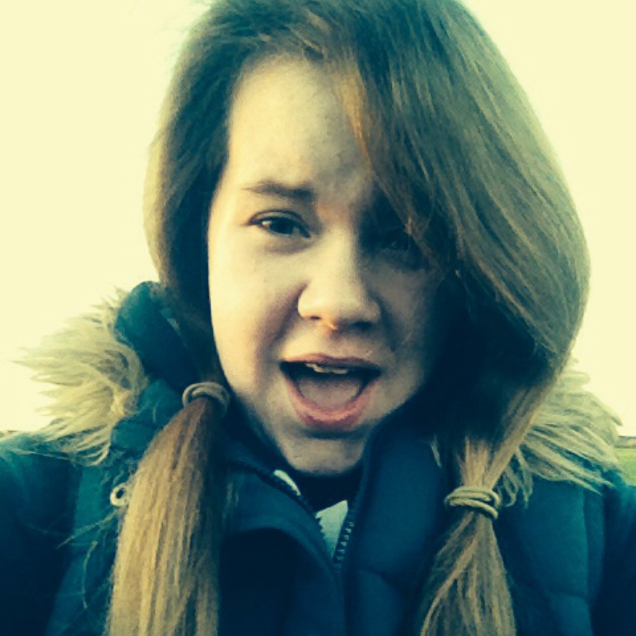 13|proud lesbian|england|Love my best friend morgan!|year 9|life plan to move to america