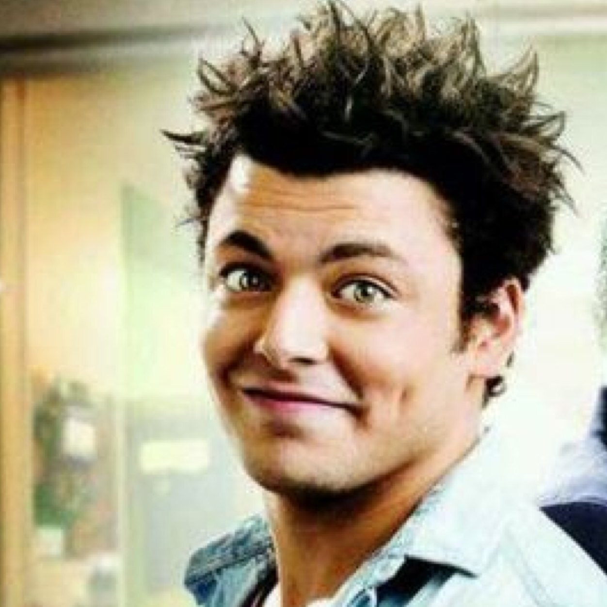 #Adamsienne #AdamsFamily #VoilaVoilaTour • @kevadamsss mon idole • la perfection ❤ • bataclan 7 : 05/12/3 • #Fiston • || Kev le meilleur || Petit ponney frisé •
