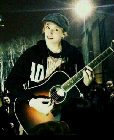 Irish fan site for Jamie Campbell Bower aka (James Bower) News, updates, exclusive pics & interviews on the actor / singer. Run by myself Kim, 24. Enjoy.