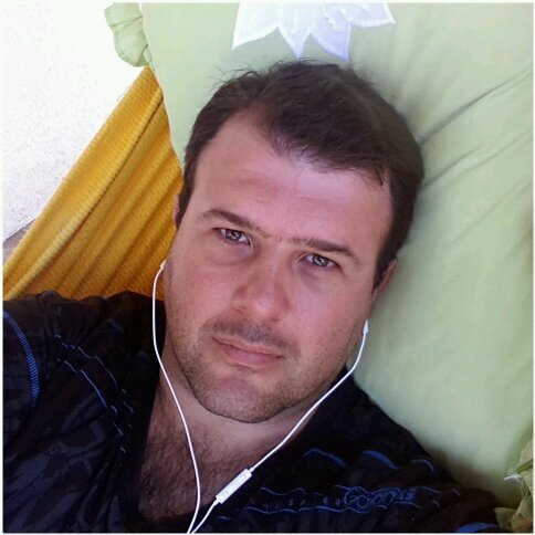 PROFESSOR!......COM MUITO ORGULHO!.....FORMADO EM HISTÓRIA...ATUALMENTE DIRETOR DE UMA ESCOLA...NO MUNICIPIO DE SÃO JERÔNIMO - RIO GRANDE DO SUL - BRASIL