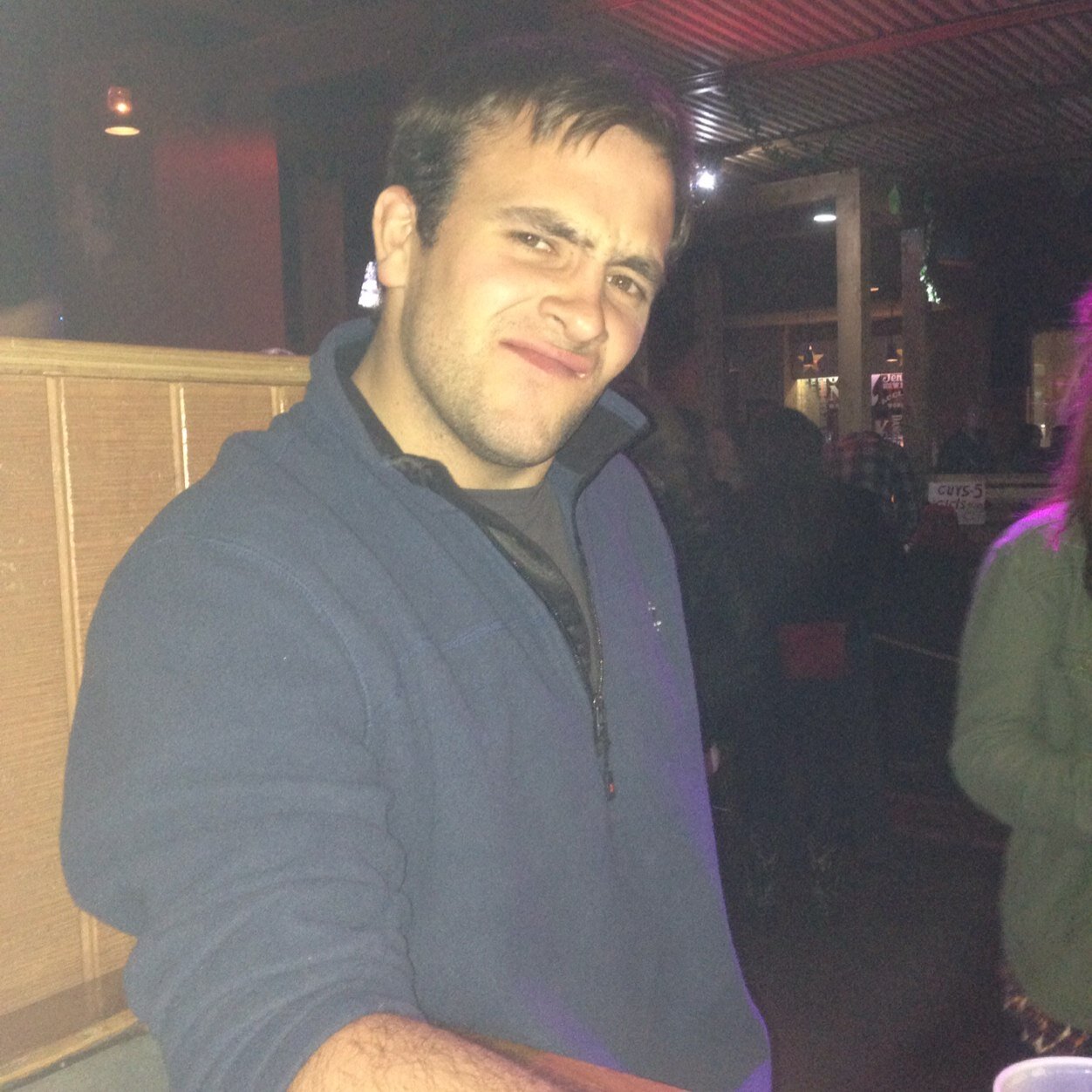 Biology, Chemistry, and Chemical Eng. student. And works at Huhot. Live to golf