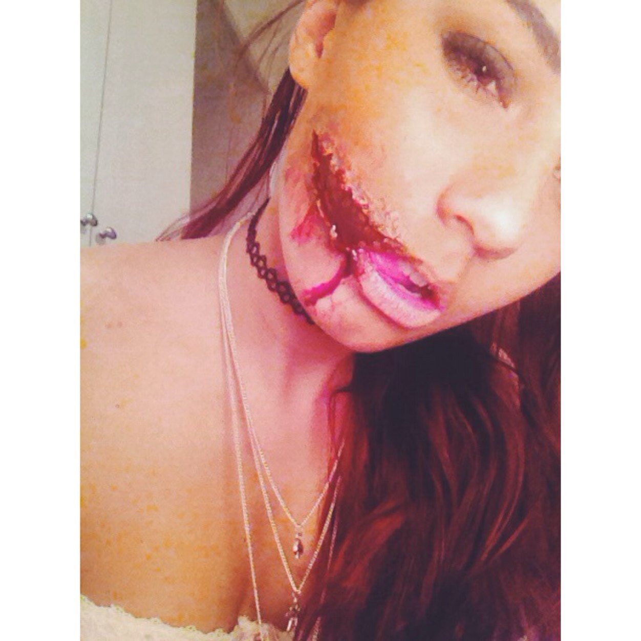 Make up student based in Sheffield.  Email: amyashton94@hotmail.co.uk