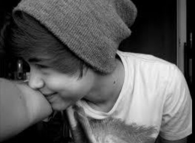 I'm good at the skate love my girlfriend she is the best, and justin is my idol, my dream is to be a singer and professional skateboarder. Instagram Daviid_Swag