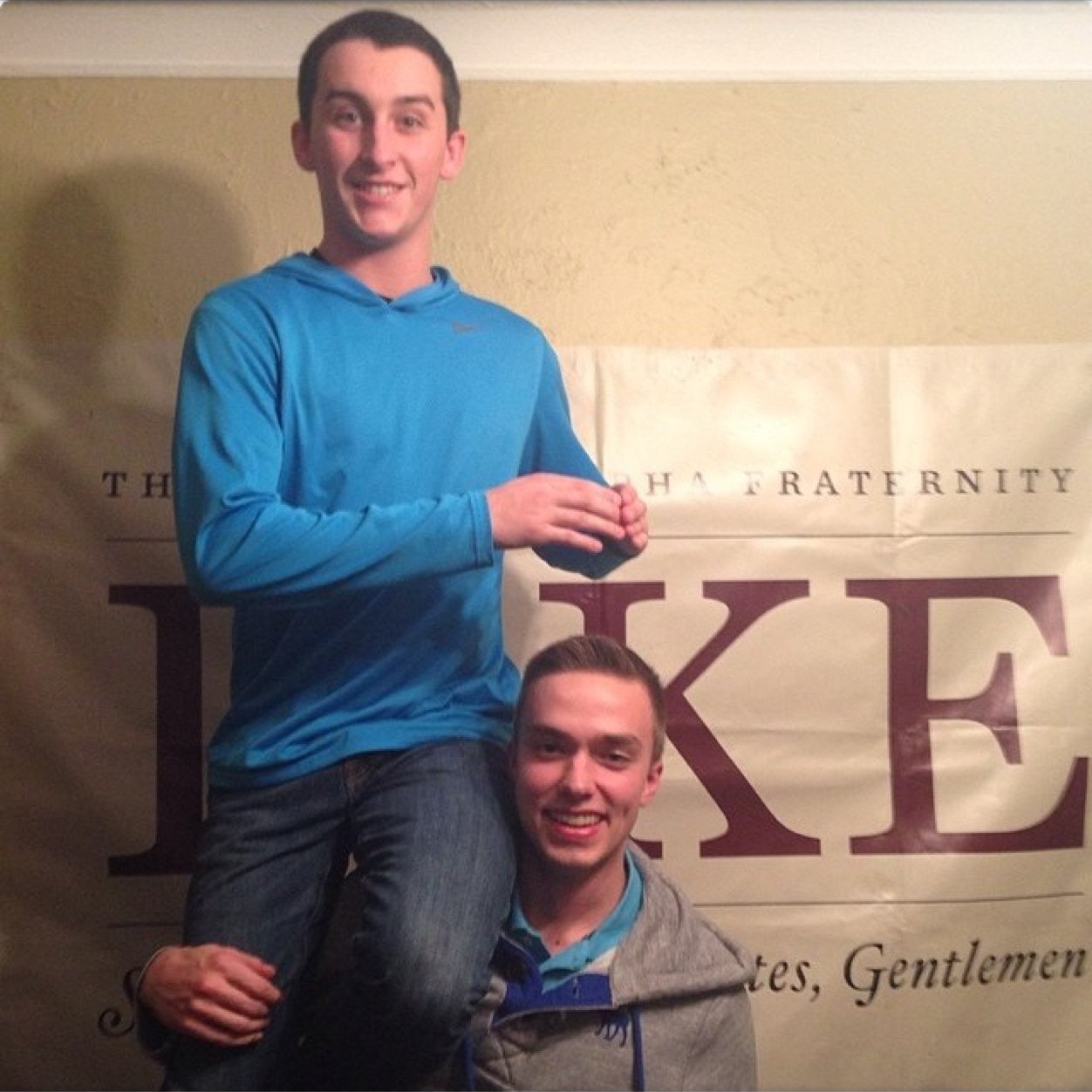 ChrisDDash's profile picture. πΚα 
UT Cheerleader!!
Shoot for the Moon because if You Miss You will become a Star!