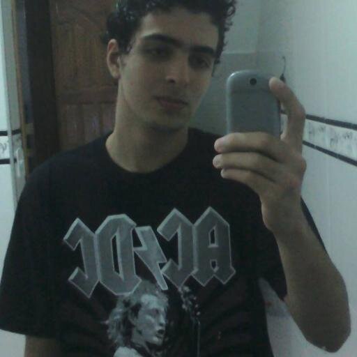 Carioca, 18 Anos, Musico amador, Fã de Boyce Avenue e Guns n' Roses e apaixonado pela grande arte suave milenar JIU-JITSU!