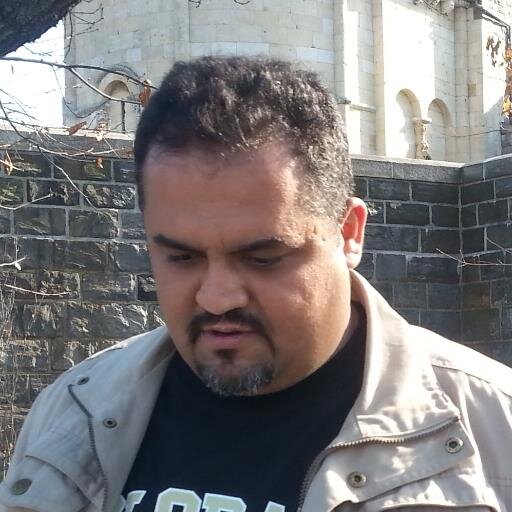 Journalist & TV producer
صحفي عراقي ، كاتب ومترجم، واستشاري إعلامي
منتج  لأفلام وثائقية وبرامج تلفزيونية .
درست الهندسة الكيمياوية-الجامعة التكنولوجية