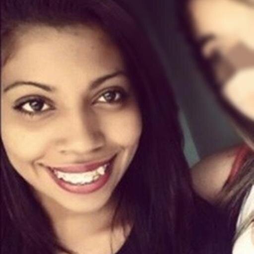 Manuella Oliver, 17anos, ariana, irritante, chata, legal, impaciente, timida, e por ai vai rs ..