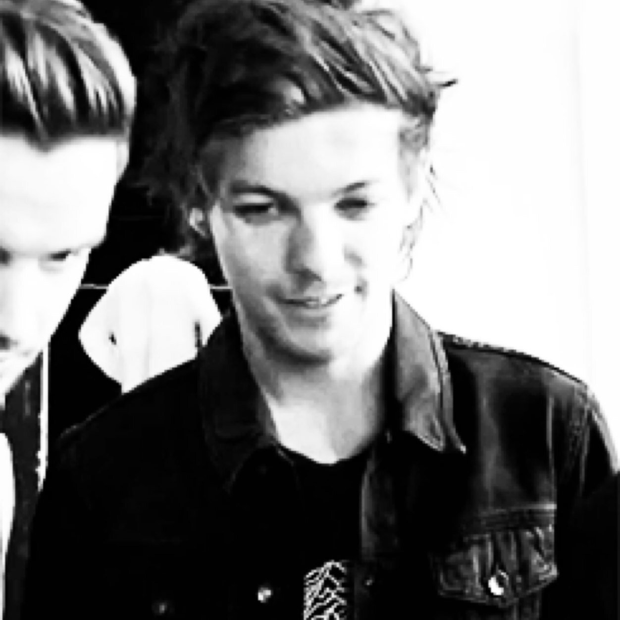 PLEASE FOLLOW @juicydroplouis THANK YOU
