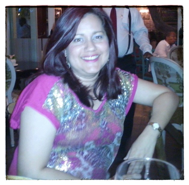 Madre, Esposa,Abogado, Coach, Amiga, alegre, vivo en armonía y salud,  disfruto a plenitud cada día de mi vida con mi familia.