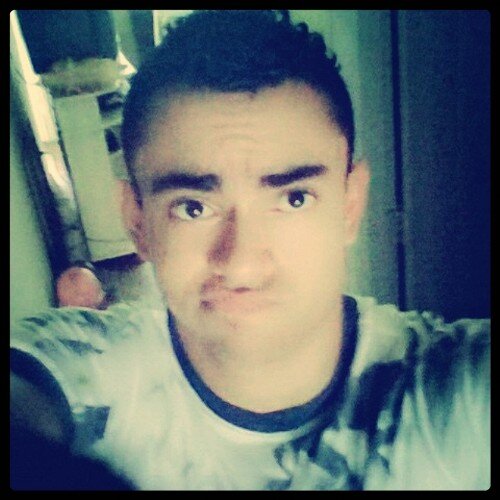 18 anos , curto #Rock \m/ ,  Timido e Sentimental , Capricorniano , Familia , irmãos...