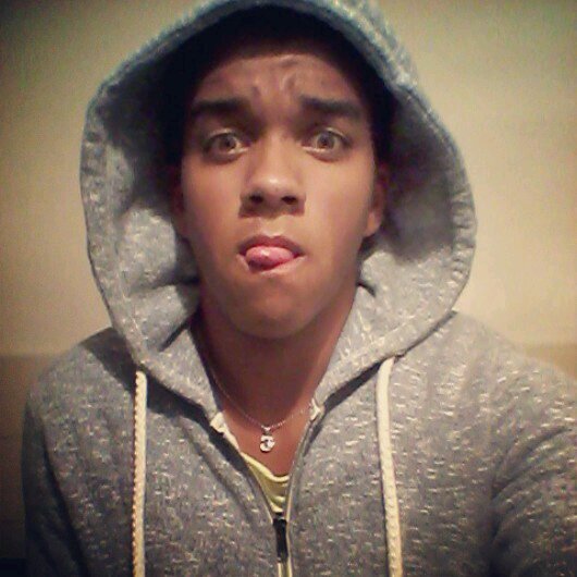 18 - Instagram: Carlossamartinezz  Futbolista.