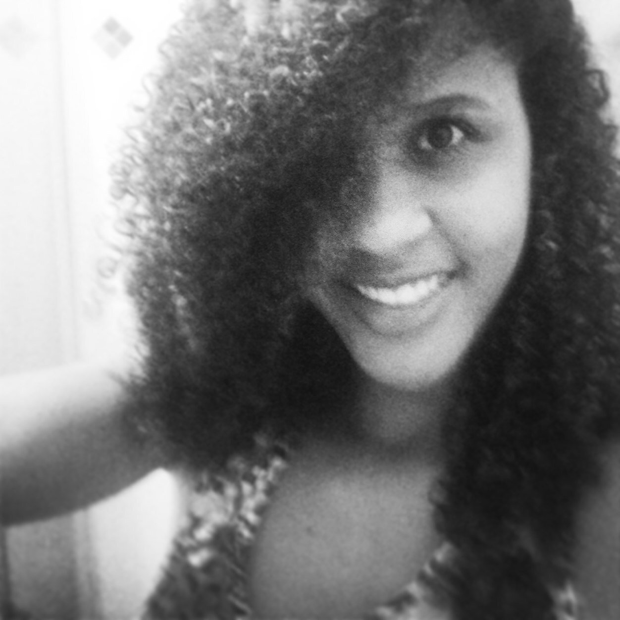 Sorria, alguém pode se apaixonar pelo seu sorriso.