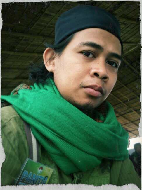 Sepiro gedhening sangsoro tinompo amung dadi cobo *1922
Banyak orang memberikan penilaian tapi mereka sendiri tak paham akan nilai yang mereka berikan *me