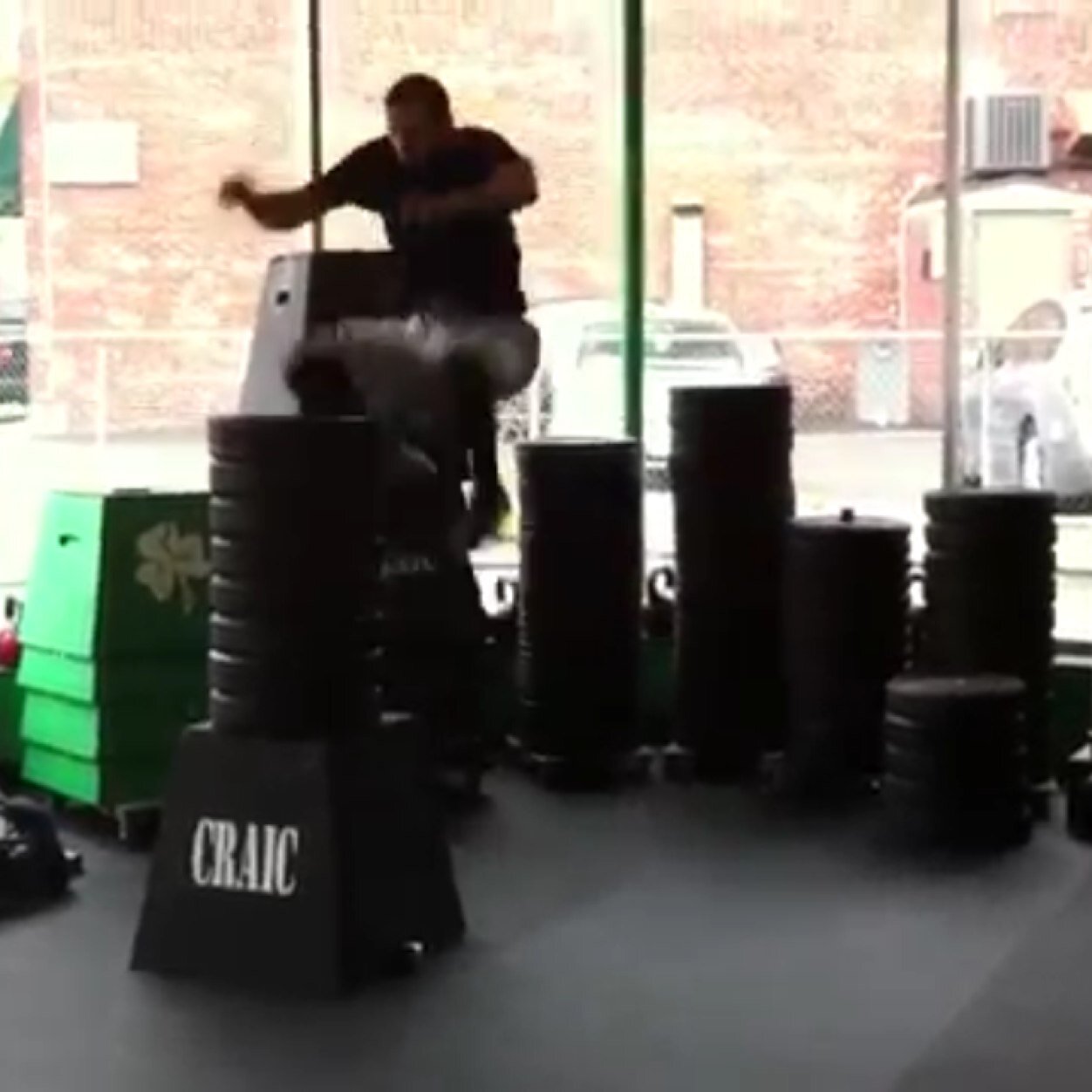 the_internFIN's profile picture. 