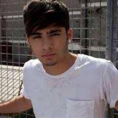 ianrizky9's profile picture. 