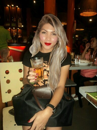 : i Love maKing pEopLe feeL tHat tHey shOuld be Loved . i aLways waNts to maKe otHer peOple Happy as i am :)))