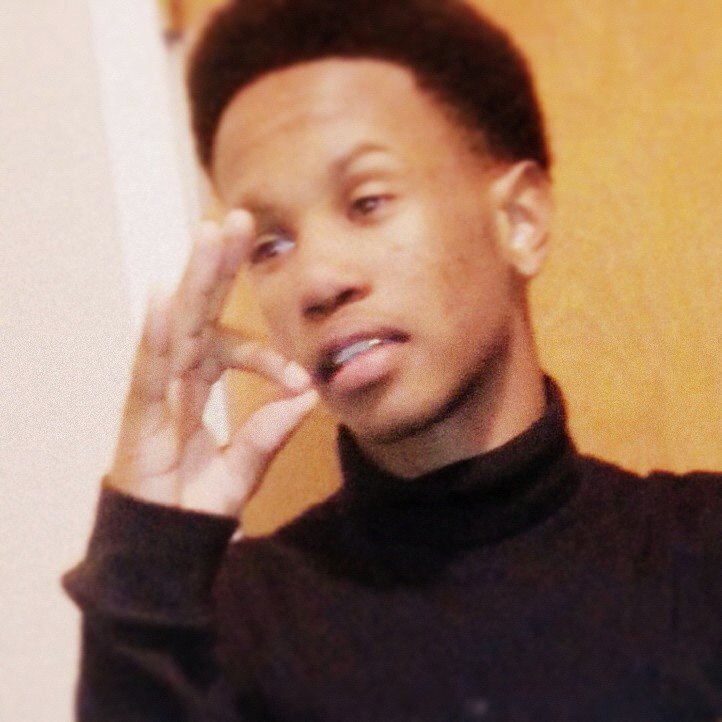 Follow me nd i promisee imma follow backk if yhu Menition for a follow back ☜