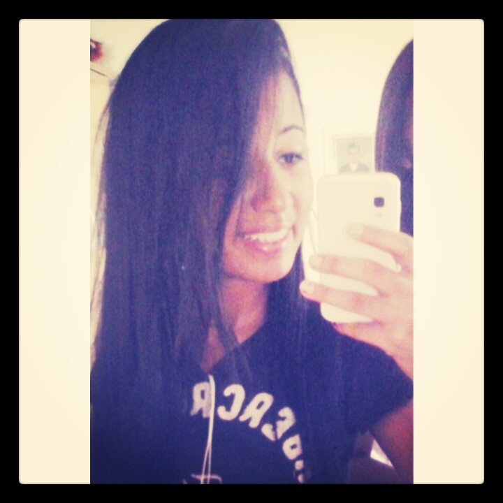 me segue ? sigo de volta vai gostar das minhas frases *-* , tudo posso naquele que me fortalece '--'