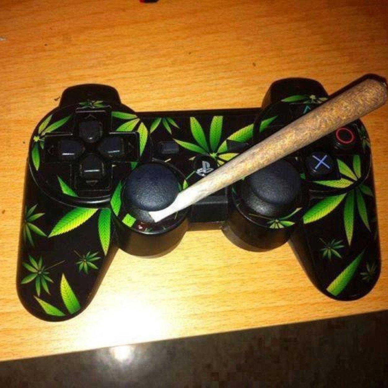 Gamers ps3 xbox et pc follow refollow :) ( psn pj21316 xbox 360 pj21316 ) je joue avec tout le monde :) sauf les rajeux ;)
