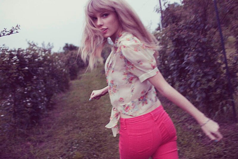This is a FREE FOLLOW. Follow @chlowlablab :) #swiftie #taylorswift #freefollow