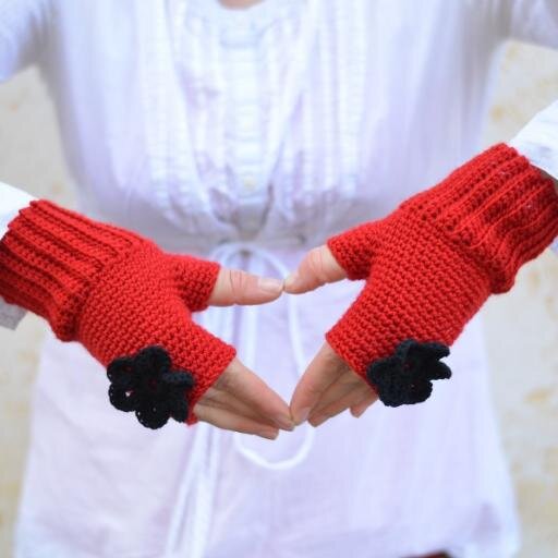 Knit&Crochet woman accessories: hats, gloves, scarves, socks. Bright creations that make my life colorful!