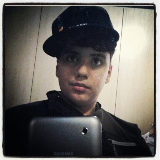 Youtuber pequeno, na empresa youtube, conto com sua ajuda pra eu crescer, CANAL: http://t.co/Xz6xCtDBrA.rendeerGAMES solteiro=3