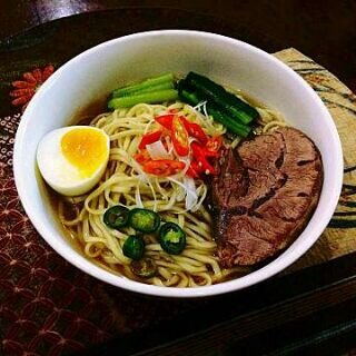 Mie Ramen Halal dan bebas / tanpa MSG dengan Roasted Beef yang Lezat. Siap menggoyang lidah Anda. Buka : 16.00 - Habis/Max 21.00