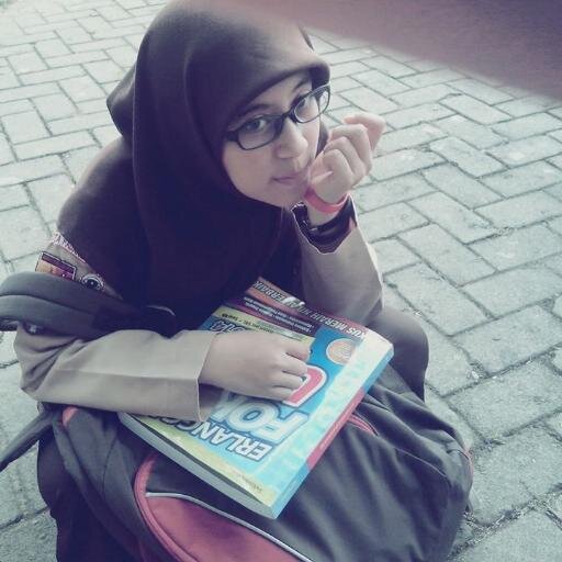 pecinta detektif conan, pemakan pecel, penggemar komik, lajang