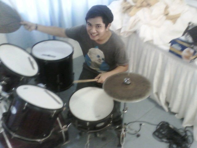 Let's play the drums!