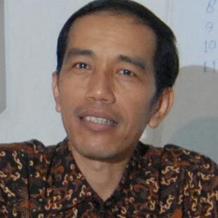 biarkan masyarakat yang nanti memberikan penilaian. Ini kan demokrasi. Yang mau mendukung, silakan mendukung, yang tidak mau, silakan.