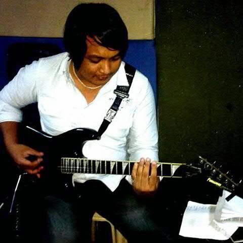 i am a blogger hothead musician,cook,historian,listener,gamer,lover,movie addic =) godbless!