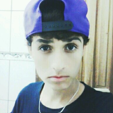 Amo musica, sou apaixonado por rock, adoro cantar, sou alegre divertido etc...