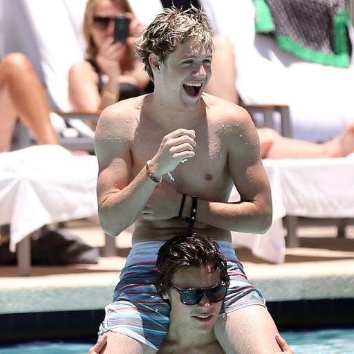 I wanna say ILY, I wanna hold you Tight, I want Your Arms around Me & I want Your LIPS on MINE! Unconditionally in LOVE with @NiallOfficial #codysimpsonfollows