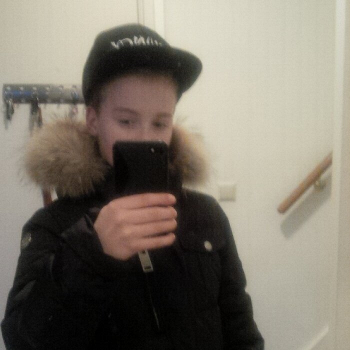 •Tata • 12 Jaar • = Kapot Gek • = SaggaBiggen •