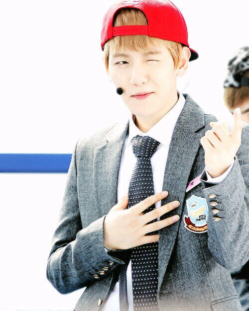 ถึงผมจะเป็นหมาแต่ก็ไม่กัดใครน่ะครับ มาคุยกันเถอะ.ยิ้มกว้าง